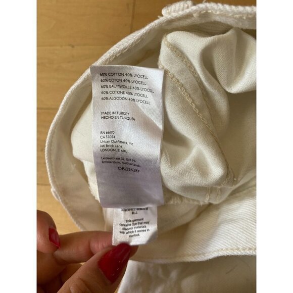 WE the Free - Free People Womens jeans sz 30 "the Lasso" white distressed denim - Picture 9 of 11